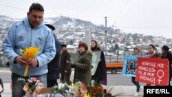 8. mart u Sarajevu, Fotografije uz tekst: Midhat Poturović