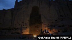 جای خالی تندیس بودا در بامیان در شب