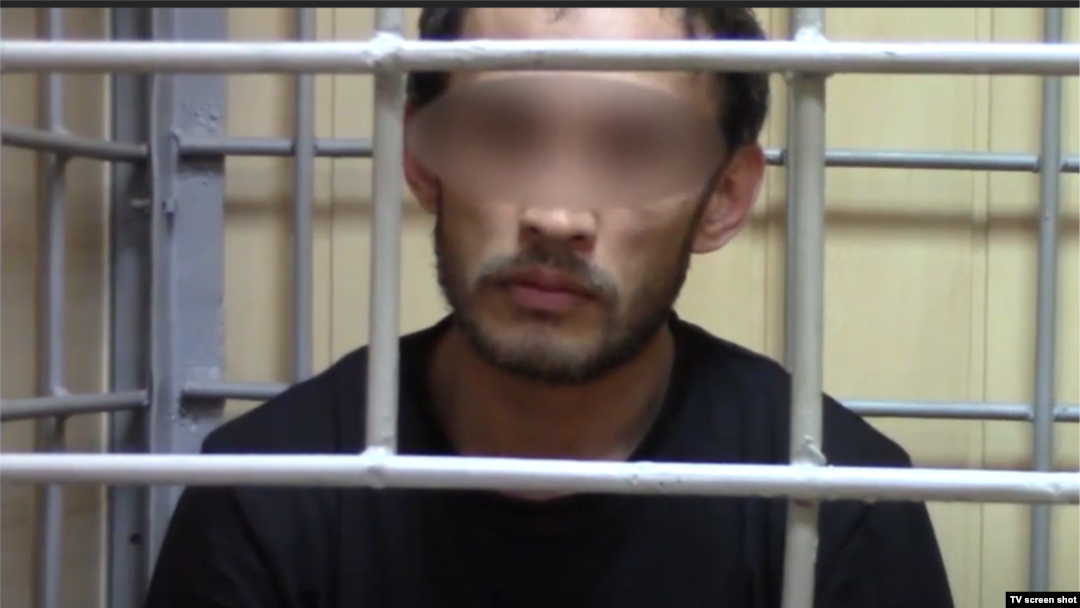 Сбербанк банкоматларини кетмонча билан бузишга уринган марказий осиёлик тергов ҳибсхонасига киритилди.