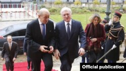 France - French Foreign Minister Jean-Yves Le Drian (L) meets with his Armenian counterpart Edward Nalbandian in Paris, 22Dec2017.