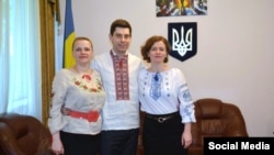 Працівники Посольства України в Естонії взяли участь у флешмобі до Дня вишиванки