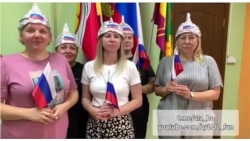 МКОУ Бобровский образовательный центр "Лидер" делает шапочки из фольги.mp4