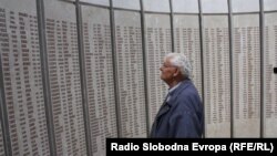 Spomenik ubijenim licima u logoru Omarska