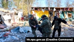 A body is removed after Russian shelling of Kupyansk on October 24.