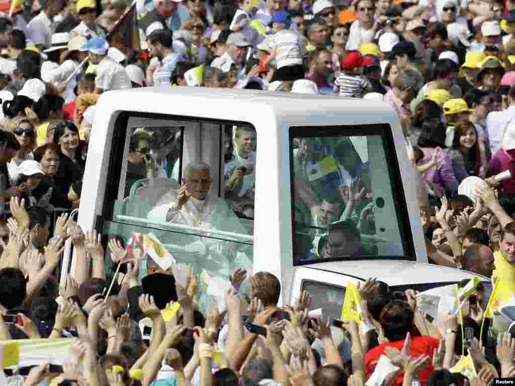 Hrvatska - Papa Benedict XVI posjetio je Zagreb, 05.06.2011. Foto: Reuters / Marko Đurica 