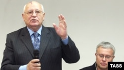 Gorbachev and Lebedev speaking in 2007