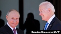 Vladimir Putin (stânga) și Joe Biden (dreapta), la întâlnirea lor de la Geneva, 16 iunie 2021