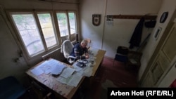 Sabri Ismaili, kryepunëtorë në kombinatin Trepça.  

