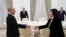 Președintele Rusiei, Vladimir Putin, se întâlnește cu ministra de externe nord-coreeană Choe Son-hui la Moscova, pe 27 octombrie 2025.