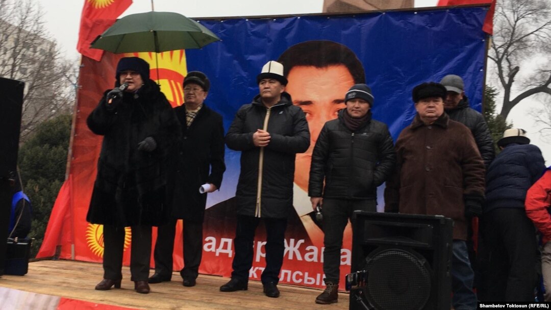 Садыр Жапаровду колдогон митинг. 