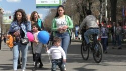 Վանաձորի կենտրոնական փողոցը փակ է. քաղաքացիները տոնում են