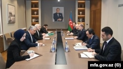 Ceyhun Bayramov Vahid Cəlalzadəni qəbul edir.