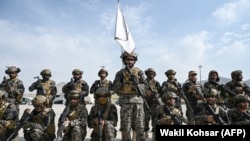 Forcat speciale talibane Badri në aeroportin e Kabulit, më 31 gusht, 2021.