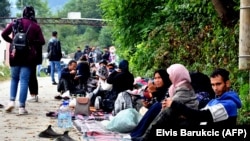 Мигранти во камп во близина на Сараево, септември 2020 година (Архивска фотографија).