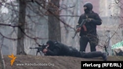 A still photo from a video by RFE/RL's Ukrainian Service (below) seemingly showing Ukrainian security forces in a confrontation with antigovernment protesters in Kyiv on February 20.