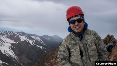 Әдемі трансвеститтермен жыныстық қатынас