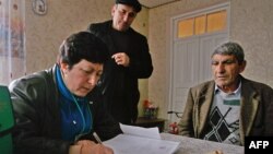 Итогом горячей дискуссии в парламенте Южной Осетии стало открытое голосование. Депутаты почти единодушно выступили за то, чтобы рекомендовать правительству отменить постановление семилетней давности