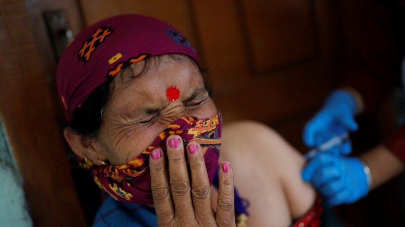 Në frikë nga Omicroni India zgjeron fushatën e vaksinimit  