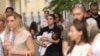 Демонстрация в защита на Антония Андонова пред входа на Медицински университет. Андонова подаде сигнал за насилие и грубо отношение по време на раждането ѝ.
