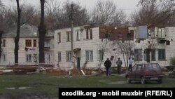 Тошкентда икки қаватли ёғоч уйлар аввал ҳам бузиб ташланган (архив сурати)
