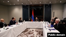 Switzerlan - Armenian Prime Minister Nikol Pashinian meets a group of Diaspora Armenians in Zurich, January 24, 2025.
