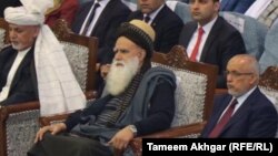 ولسمشر محمد اشرف غني، عبدرب رسول سیاف او ځیني نور سیاسیون د سولې په مشورتي لویه جرګه کې