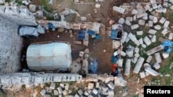 Руйнаваньні ад вайны, Сырыя