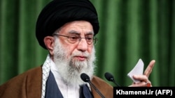 Иранның рухани көсемі аятолла Әли Хаменеи. 