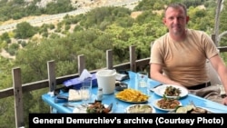 Скучая на военной базе в Сирии, генерал Иван Попов часто делился снимками своего досуга с генералом Демурчиевым. Август 2023 года, фото из архива Романа Демурчиева
