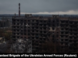 Житлові будинки, які зазнали значних пошкоджень внаслідок російських атак, Костянтинівка, Донецька область, 12 листопада 2025 року (зйомка з дрона)