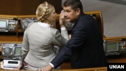 Oleksandr Onyshchenko (right) during a session of the Ukrainian parliament in 2014