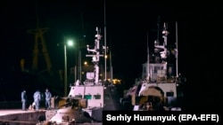 Захоплені рік тому біля берегів Криму українські кораблі в порту Очакова, 20 листопада 2019 року