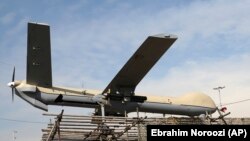  Cel puțin 18 dintre drone au fost livrate marinei lui Vladimir Putin după ce ofițerii și tehnicienii ruși au făcut o vizită la Teheran în noiembrie trecut, unde li s-a arătat o gamă completă de tehnologii iraniene.