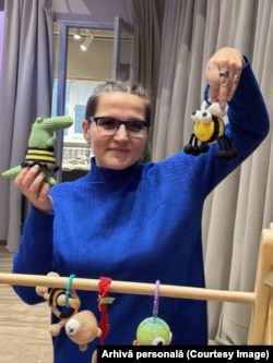 Elena Caterov este designer de jucării educaționale