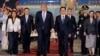 Президент США Дональд Трамп прибув до Китаю (відео)