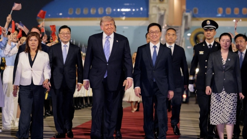 Літак Трампа приземлився в Пекіні