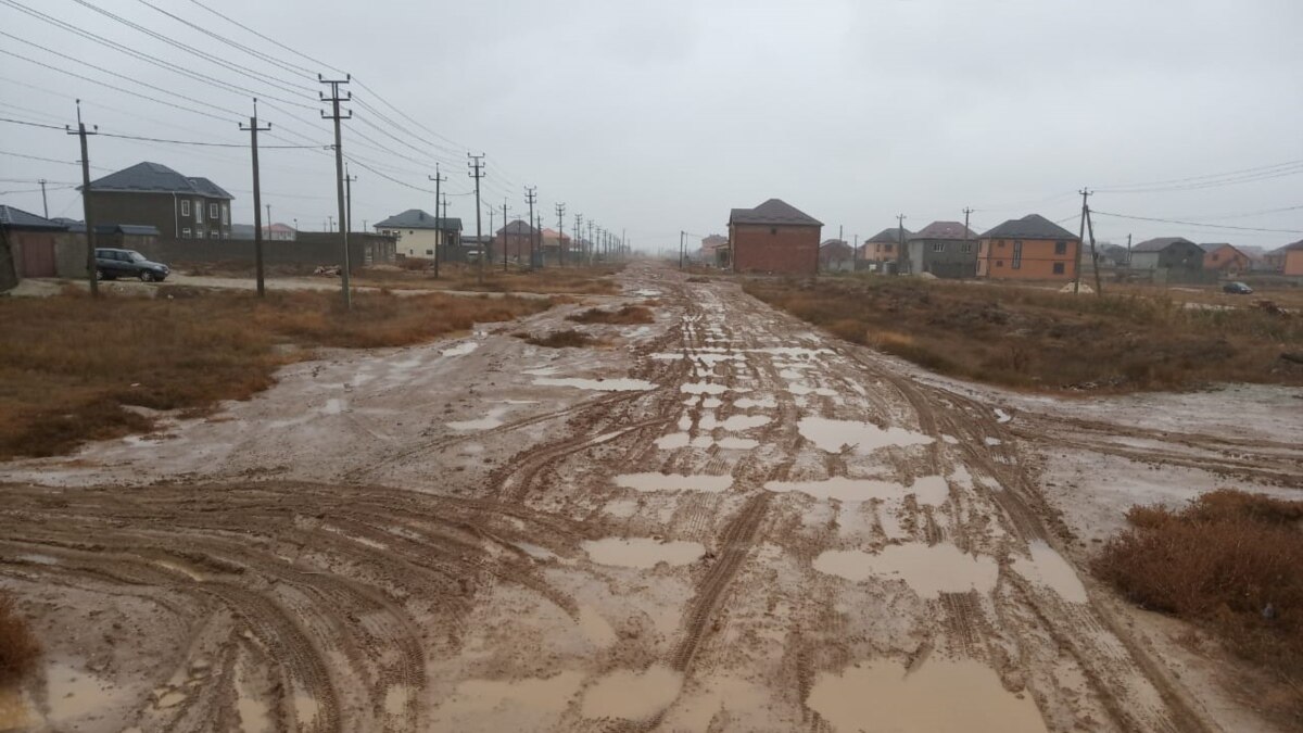 Даже скорая не приехала. Жители района под Каспийском шестой год живут без  дорог, сами проводят газ и свет