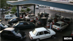 تصویر آرشیوی از یک پمپ بنزین در تهران