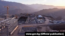 Компания «Эти Бакыр Терексай» имеет лицензии на разработку месторождений Терек, Тереккан и Перевальное в Чаткальском районе Джалал-Абадской области.