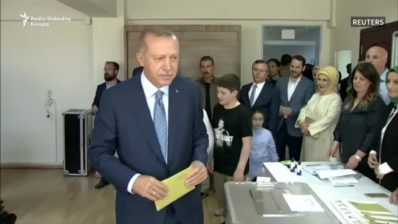 Erdogan glasa na izborima u Turskoj
