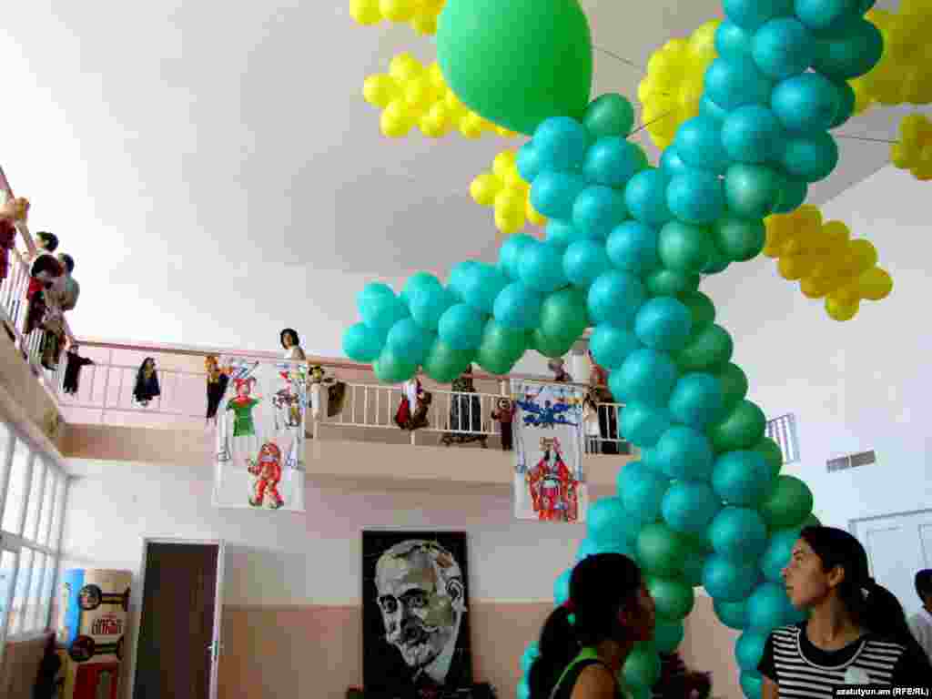 Դսեղի գյուղի ակումբի նախասրահը - Ֆոտոռեպորտաժը` Նանե Սահակյանի