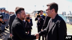 Президент України Володимир Зеленський під час зустрічі із новопризначеним прем’єр-міністром Британі Енді Бернемом, 27 липня 2026 року 
