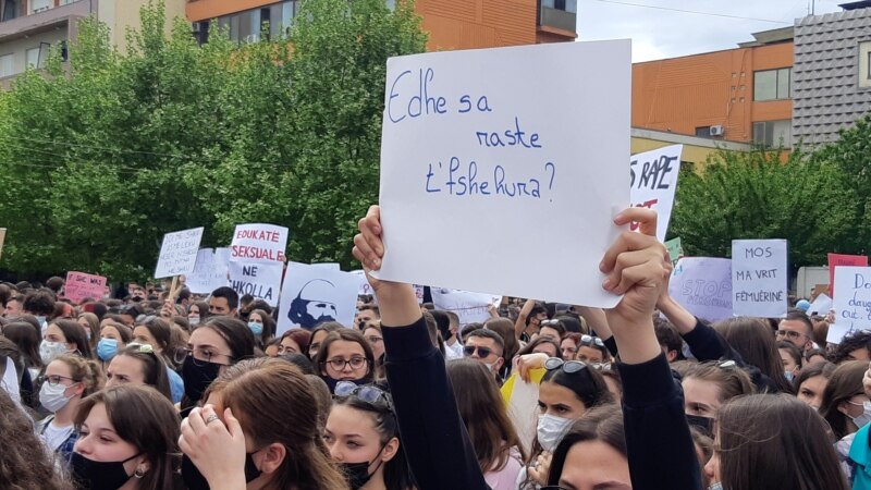 Marsh protestues në Prishtinë kundër ngacmimeve seksuale