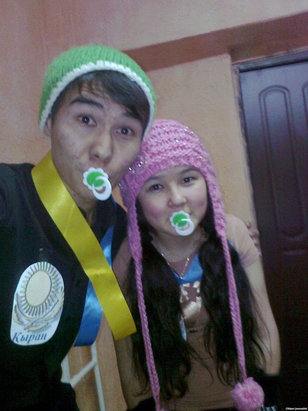 Тірі жалаңаш сиськи