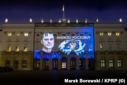 Выява Анджэя Пачобута, узнагароджанага 11 лістапада 2025 году Прэзыдэнтам Польшчы Ордэнам Белага Арла, была спраецыравана на Прэзыдэнцкі Палац у Варшаве