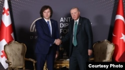 მარცხნიდან: ირაკლი კობახიძე და რეჯეპ ტაიპ ერდოანი