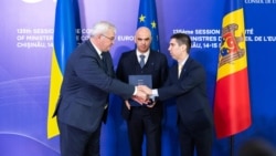 The foreign ministers of Moldova and Ukraine, along with the secretary-general of the Council of Europe, pose in Chisinau. (file photo)