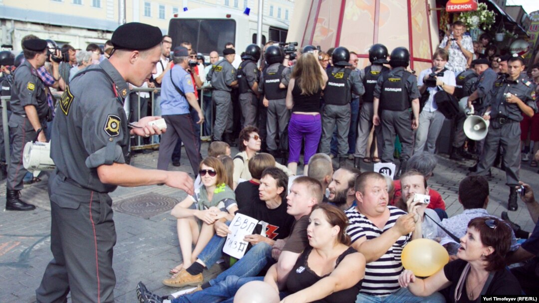 Сидячая забастовка на Триумфальной площади в Москве, 31 июля 2011