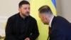 Президент України Володимир Зеленський і президент Польщі Кароль Навроцький (праворуч) під час зустрічі у Варшаві, 19 грудня 2025 року