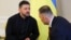 Президент України Володимир Зеленський і президент Польщі Кароль Навроцький (праворуч) під час зустрічі у Варшаві, 19 грудня 2025 року